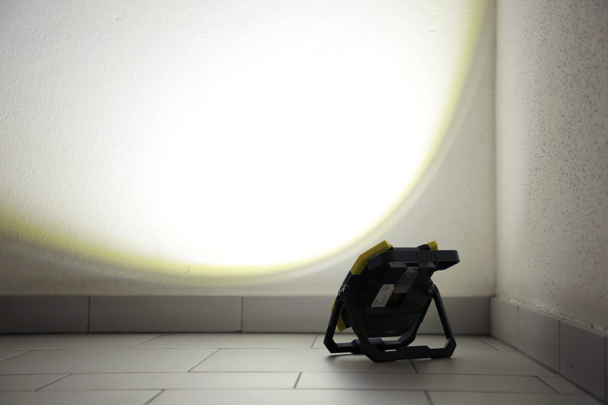 KERBL works WorkFire Pro 30W LED-Akkustrahler mit Powerbank